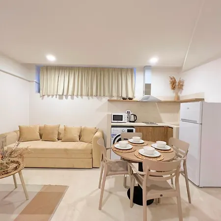 Cave By The Sea Apartment *