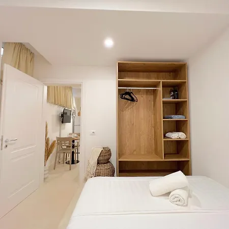 Apartment Cave By The Sea